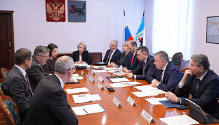 Губернатор Игорь Кобзев и руководство Иркутской нефтяной компании обсудили совместные проекты по развитию Усть-Кута
