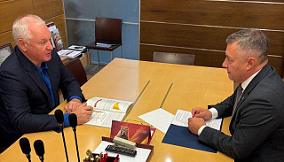 Губернатор Игорь Кобзев и председатель совета директоров АО «Высочайший» GV Gold Сергей Докучаев обсудили реализацию инвестиционного проекта